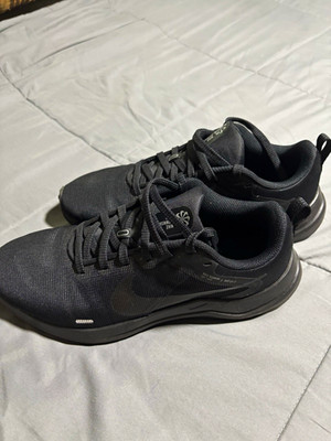 Nike Downshifter 12 Men s Low Top Mesh Lace-Up Sneaker Black Particle Grey