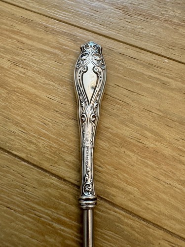 Antique La Pierre Mfg Sterling Silver Handle Button Hook Scrolling Shield Design - Picture 7 of 15