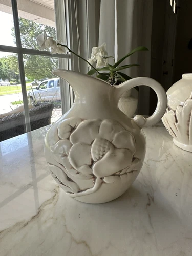 VINTAGE REDWING POTTERY PITCHER 1940'S MAGNOLIA FLOWER IVORY #1098 MADE IN USA