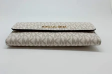 Michael Kors Jet Set Large Trifold Vanilla Signature Wallet 35F8GTVF3B NWT