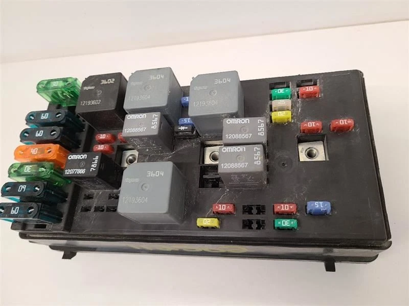 Pontiac Grand Prix 2002-2003 caja de fusibles motor 10319221 02-03 Foto 4 de 4