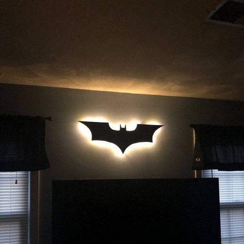 Fledermauslicht Logo LED Nachtlicht Kabellose Fernbedienung Lampe Wandleuchte - Bild 6 von 15