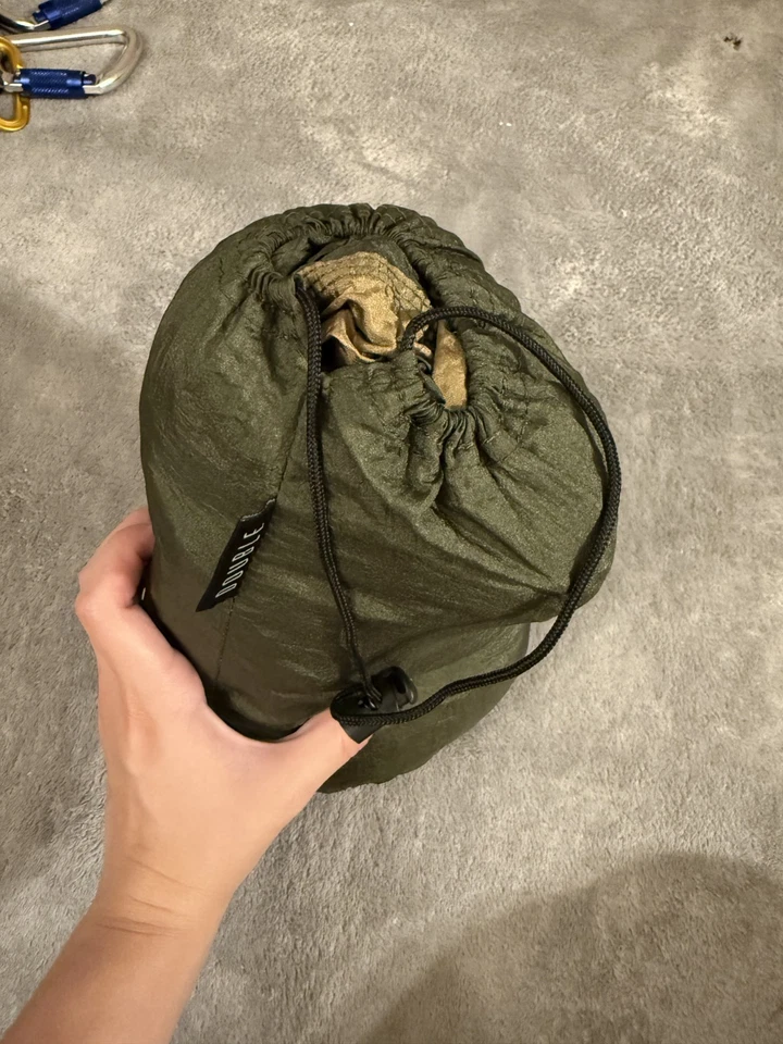 Hamaca doble Fox Outfitters con cuerdas verde y dorado - Usada Foto 3 de 4