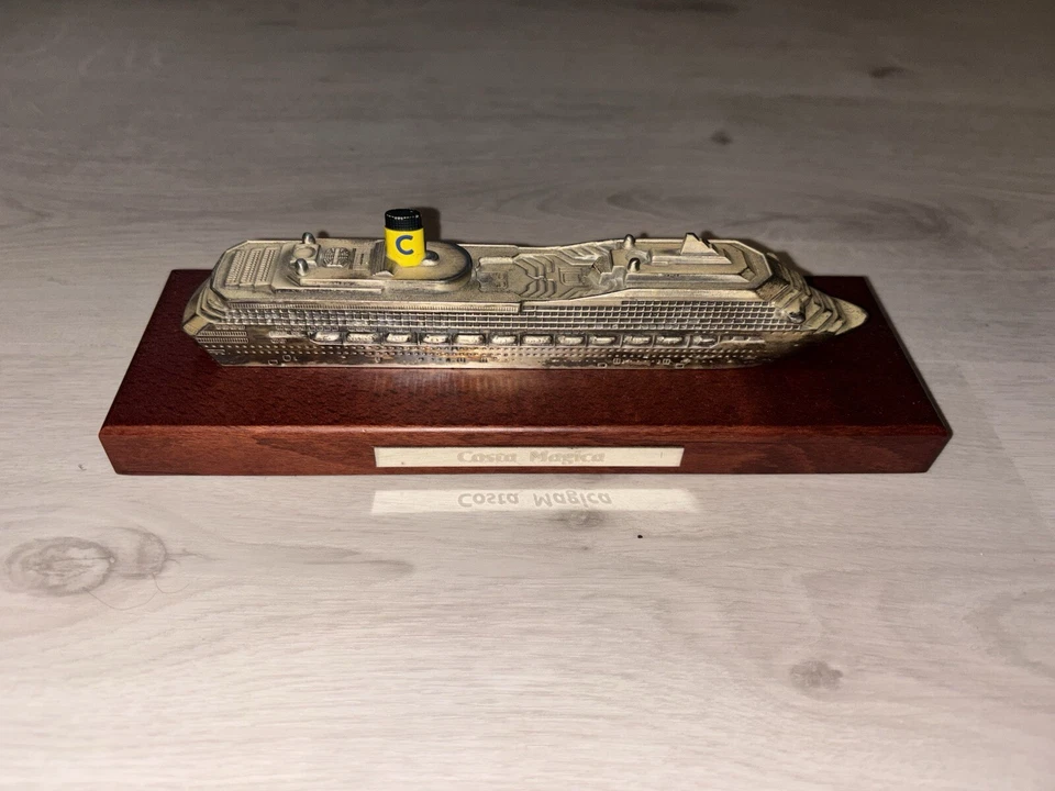 COSTA MAGICA - MEGA Kreuzfahrtschiff /Schiffsmodell / Modell