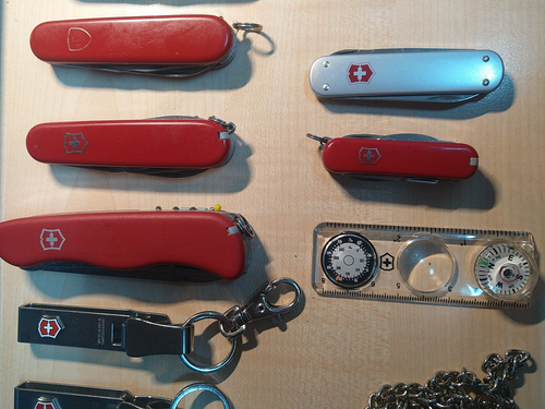 Victorinox Messer Konvolut 11 Stk + 2 Gürtelclips 1 Kette - Bild 6 von 13
