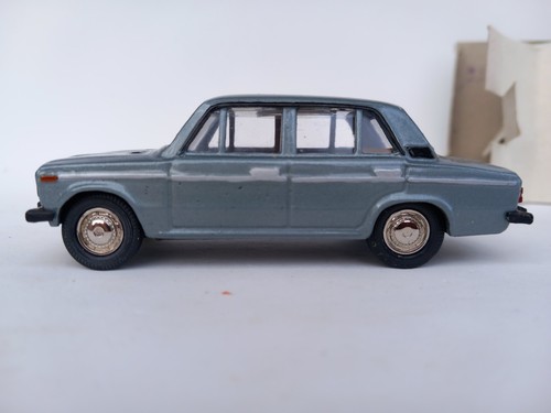 1/43 USSR Russian Soviet Agat Tantal Radon VAZ 2106 handmade (2101 based) - Picture 2 of 9