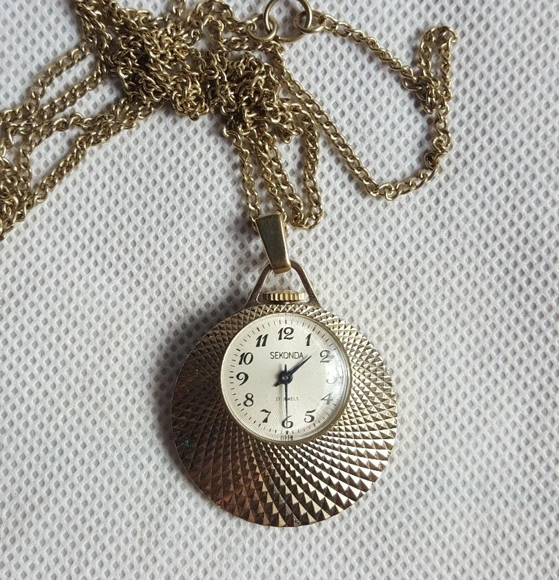 Vintage Sekonda 17 Jewels Mecahnical Pendant Watch with Chain Working