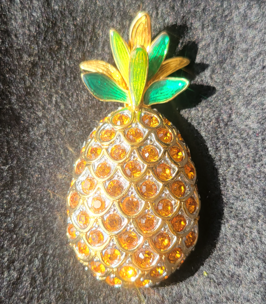 SWAROVSKI CRYSTAL PINEAPPLE PIN/BROOCH 22KT GOLD PLATING RETIRED