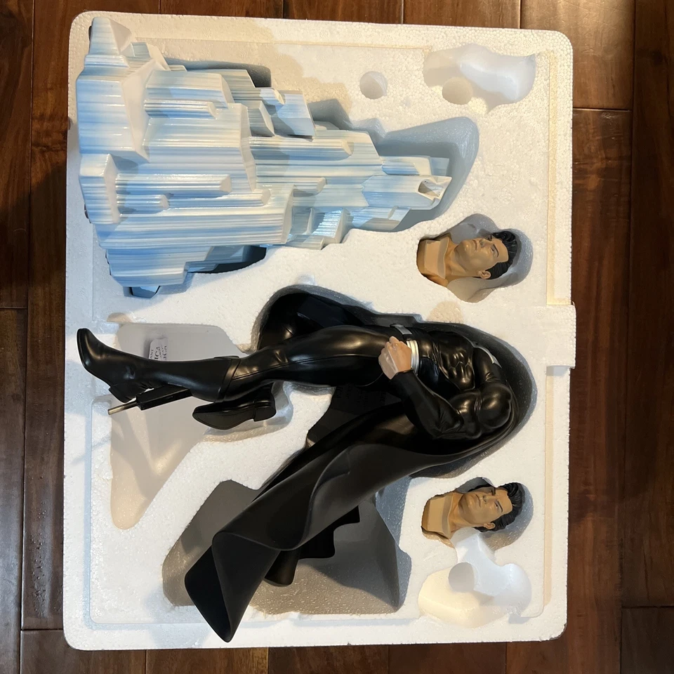 TweeterHead Superman Traje Variante Negro 1/6 Estatua Totalmente Nuevo Foto 2 de 4