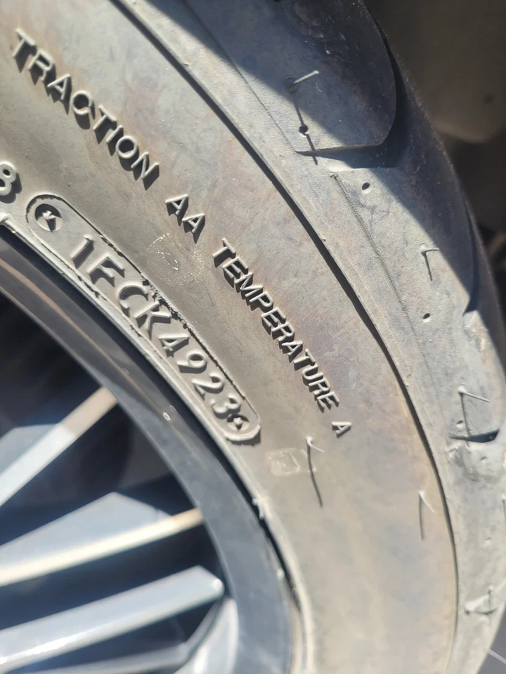 Neumáticos y ruedas de 17 pulgadas Foto 3 de 4