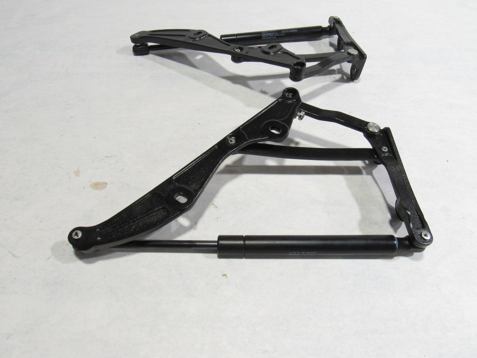18-21 Aston Martin Vantage 2019 Rear Left Right Trunk Hinges Strut Shock :O