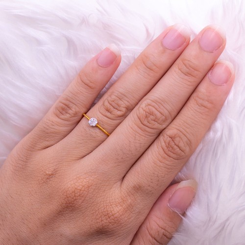 Cluster ring 9k gold 0.6 gram Natural Diamond 0.06 carat ring size 7 - Picture 5 of 6
