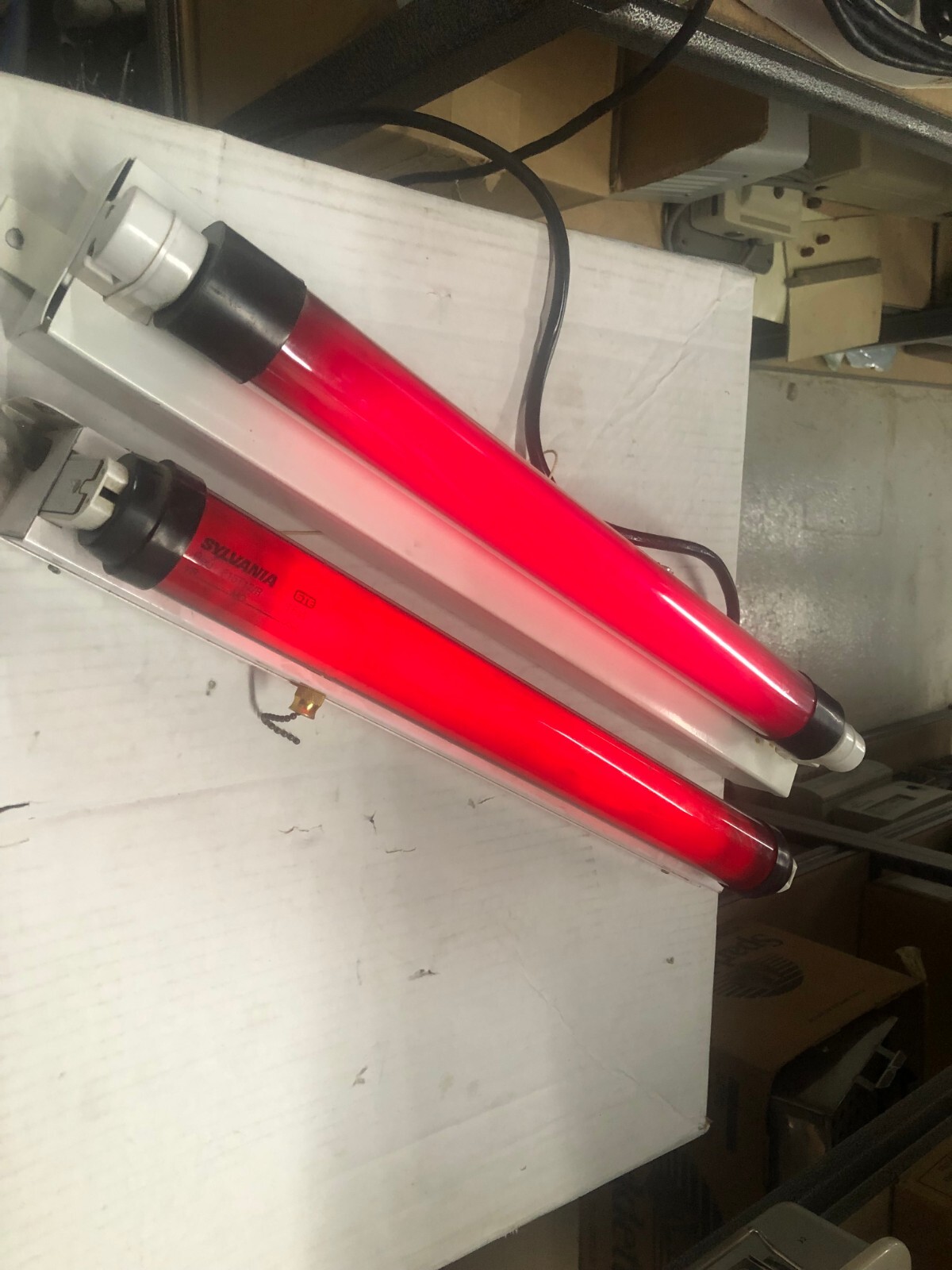 Xray fluorescent tube radiology - selling 1 only, 2nd light fixture is broken