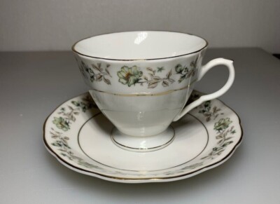 Vintage 1970s Yong Sheng White with Green Flowers Porcelain Tea  display picture 1