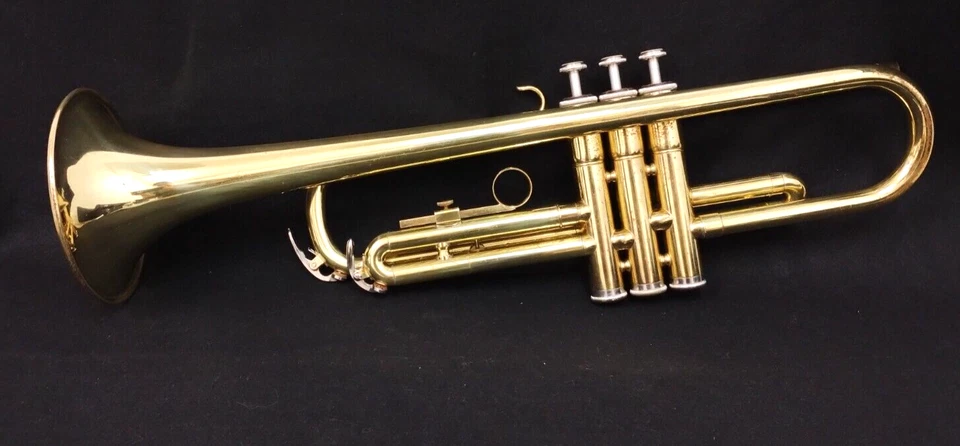 Yamaha YTR-2321 Trumpet Standard Model Instruments with Hard & Soft Case - Image 2 of 4