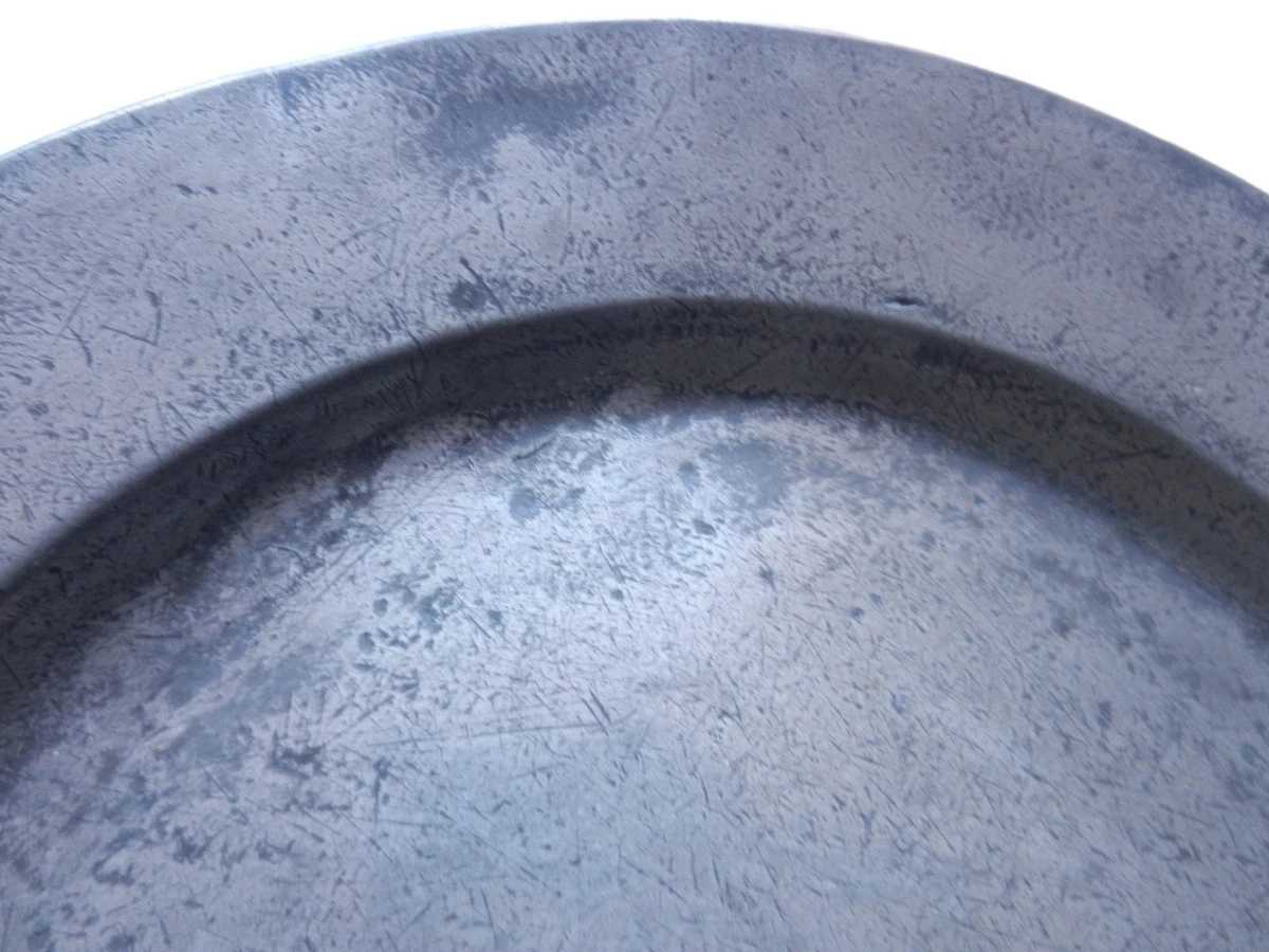 Zinn Teller, Tablett, sehr groß, Durchmesser 45,5 cm, alt, Höhe 4 cm.