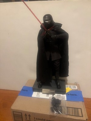 Hot Toys Star Wars: The Rise of Skywalker - Kylo Ren 1/6th Scale Collectible...