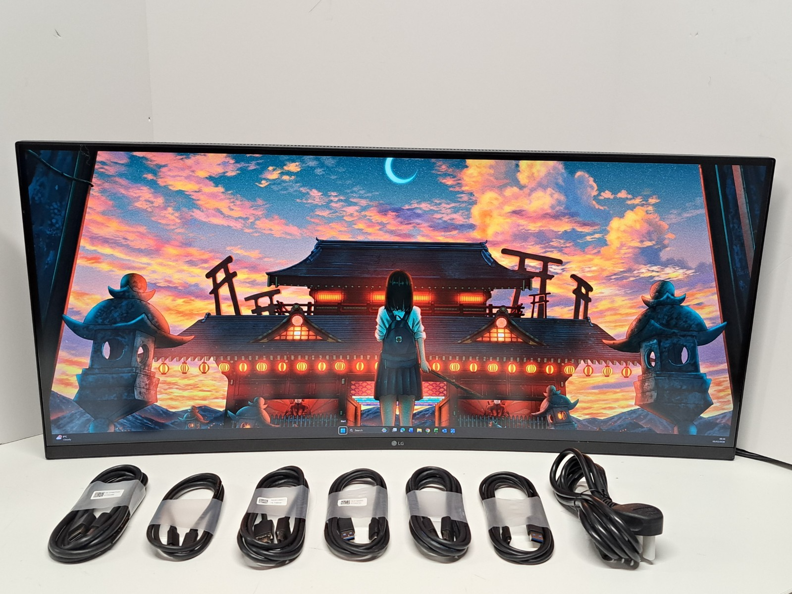 LG UltraWide 34WQ75C-B 34” Curved QHD IPS Monitor – USB-C, HDR10, Productivity