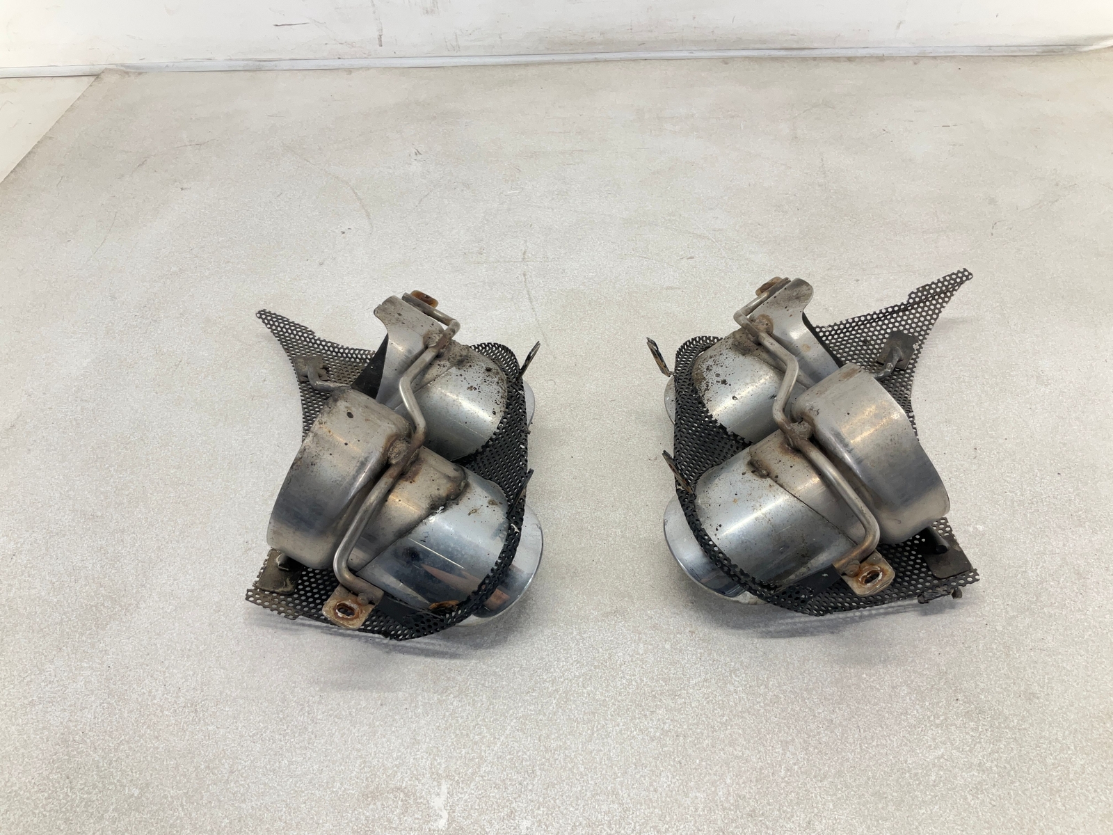 17-20 MASERATI Levante Rear Bumper Left & Right Exhaust Tail Pipe Tip Pair CM