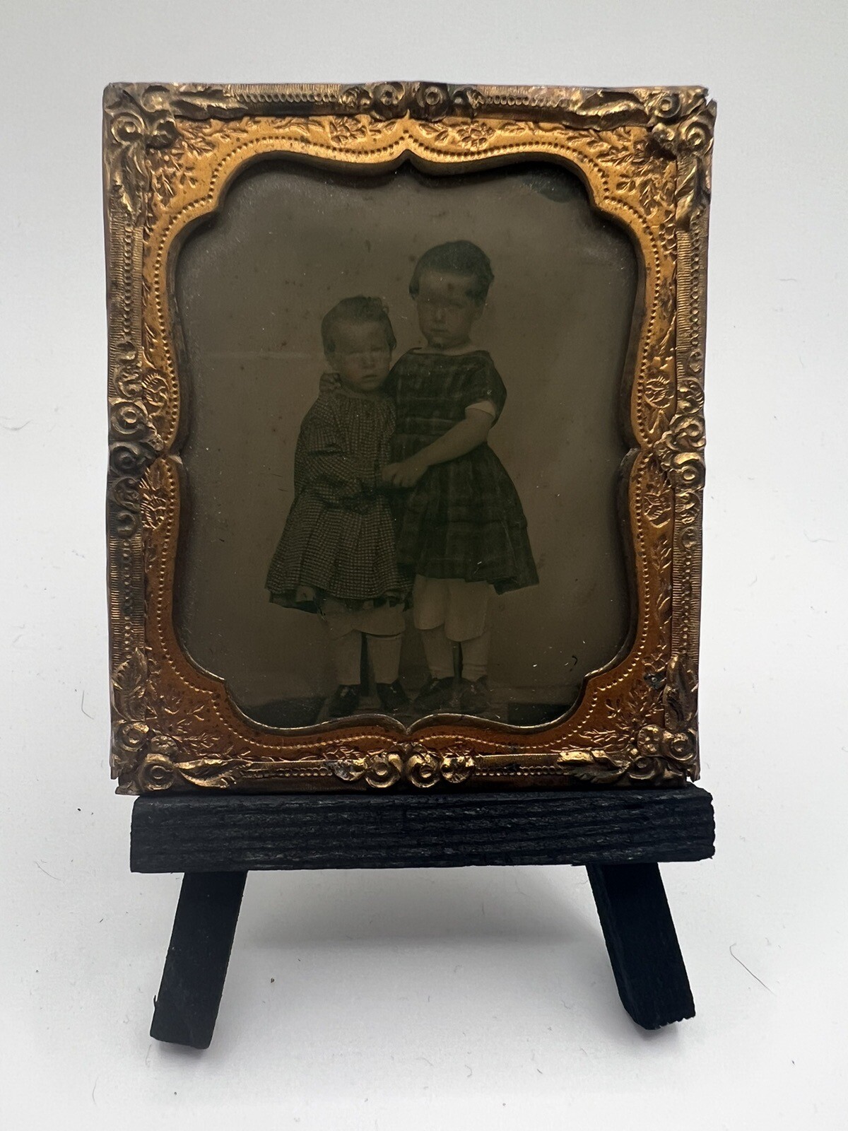 ANTIQUE AMBRYOTYPE 1/6TH PLATE TWO LITTLE GIRLS SISTERS HOLDING HANDS C. 1860s