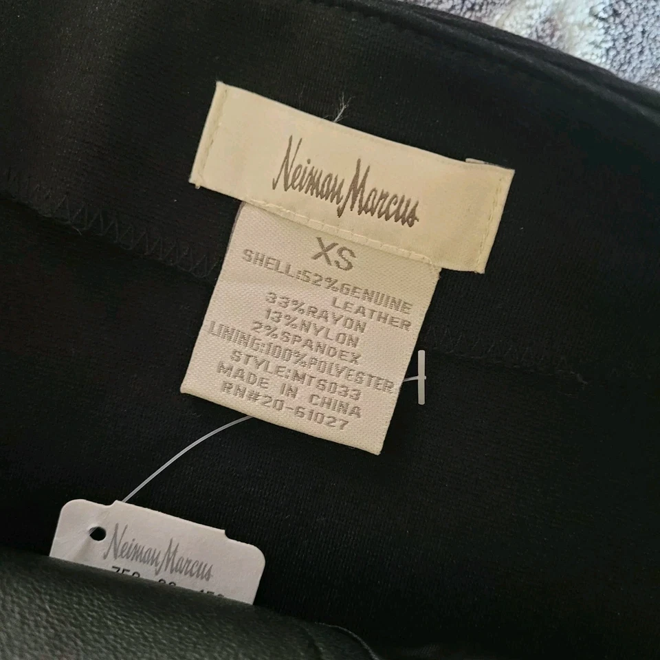Falda Lápiz Neiman Marcus Negra Cuero Genuino Cremallera Asimétrica Talla Xs Nueva con Etiquetas Foto 3 de 4