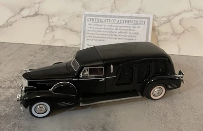 National Motor Museum Mint 1938 Cadillac Panel Car Hearse Casket 1:32 Vintage - Image 1 of 4