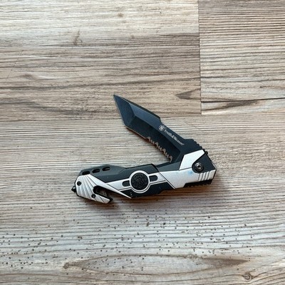 Smith & Wesson Extreme Ops Tanto Folding Knife Serrated Blade Rescue Tool