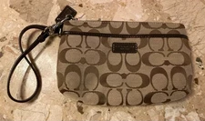 "VTG  AUTHENTIC COACH SIGNATURE" Khaki/Brown Stripe Women’s Wristlet Wallet