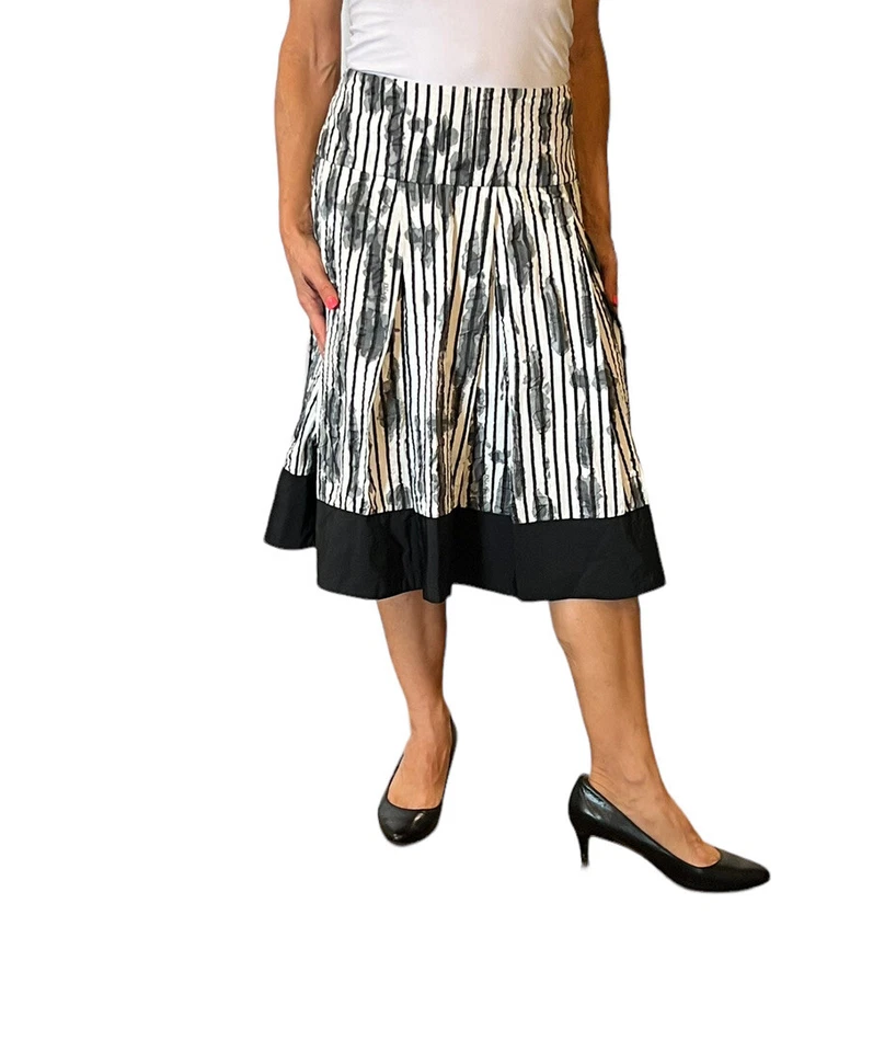 Donna Karan New York White Black Pleated Floral Striped Midi A Line  Skirt 6 - Image 2 of 4