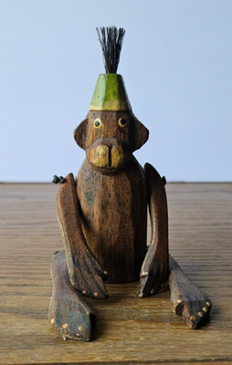 MONKEY FOLK ART FIGURE. WOOD SHELF SITTER. CARVED PAINTED BY HAND. NICE DETAIL
