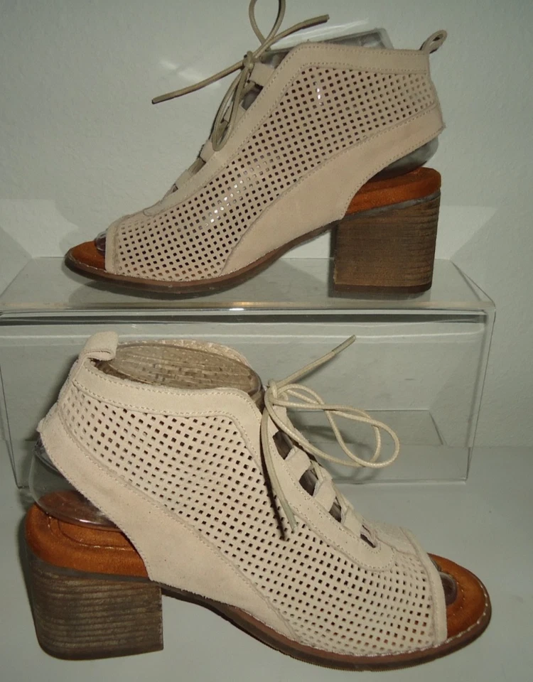 BEARPAW Vienna Perforated Lace-Up Sandal SAND Size-6.5/37.5 - Image 3 of 4