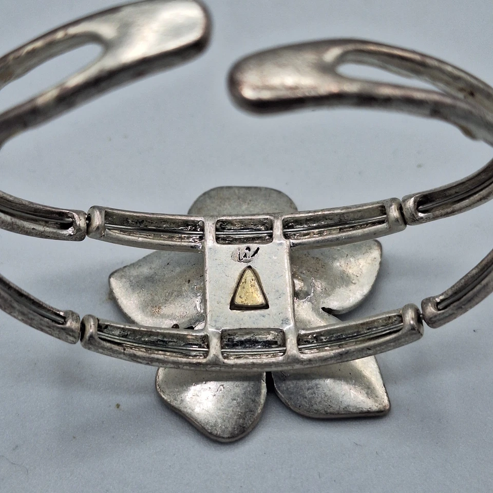 Brazalete ajustable Liz Claiborne firmado verde esmalte flor tono plata Foto 4 de 4