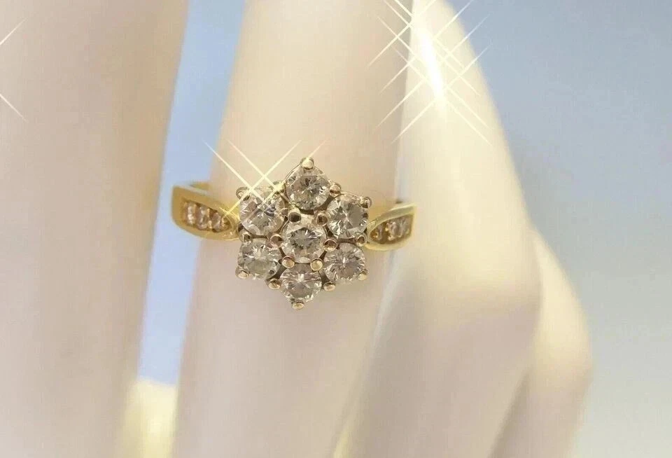 Anel de noivado folheado a ouro amarelo 14K com cluster de diamante corte redondo 3 quilates criado em laboratório - Imagem 4 de 4