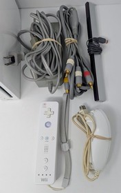Nintendo Wii White Console GameCube Compatible Bundle w/ 3 Games - Tested!