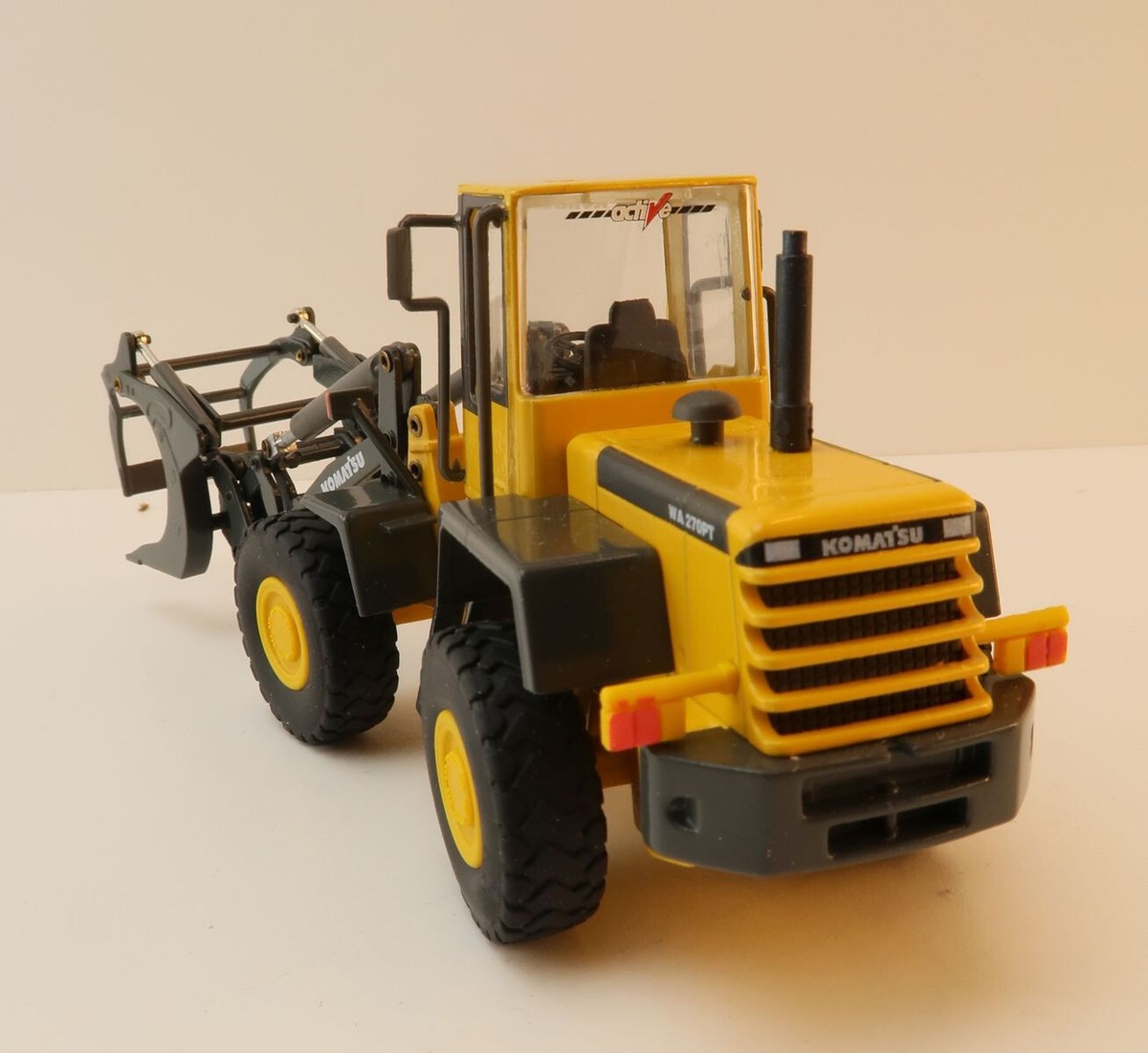 Komatsu WA 250-6 ミニカー 1/50 Komatsu WA 250-6 ミニカー 1/50