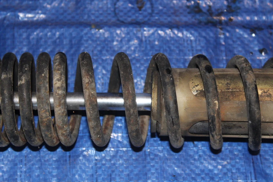 1983 Yamaha XT250 REAR BACK SHOCK ABSORBER SUSPENSION - Изображение 3 из 4