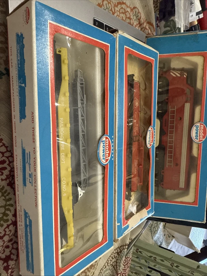 5Model Power HO Santa Fe F9 9802 fire car 6780 transfer 9114 union pacific flat - Image 4 of 4