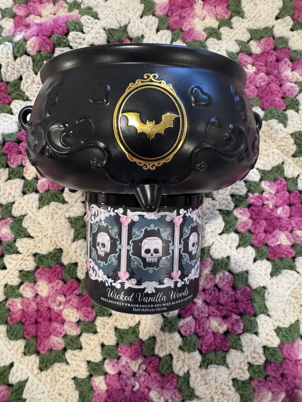 New With Tags Bath And Body Works Halloween Cauldron 3 Wick Wicked Vanilla Woods