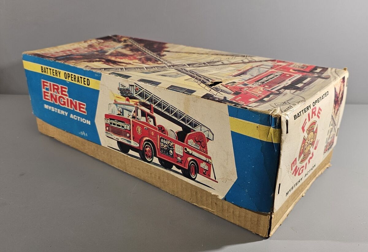 VINTAGE BATTERY OPERATED FIRE ENGINE MYSTERY ACTION IN BOX VINTAGE BATTERY OPERATED FIRE ENGINE MYSTERY ACTION IN BOX
