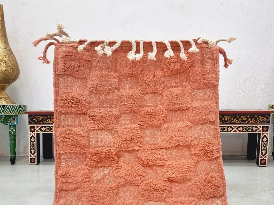 Alfombra marroquí hecha a mano Beniourain 2'4x3'4 bereber acolchada lana melocotón oscuro corredor Foto 3 de 4