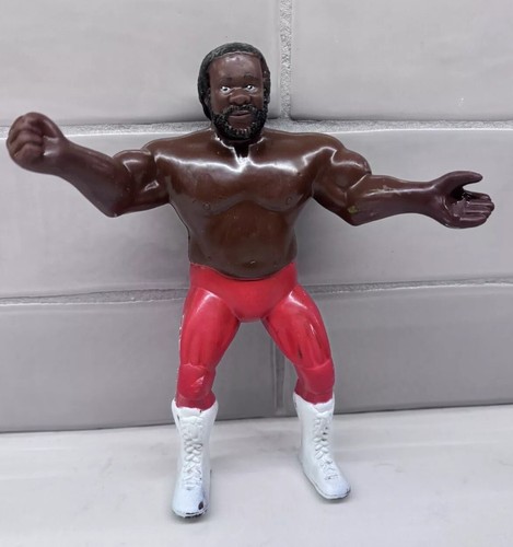 VINTAGE WWF JUNKYARD DOG WRESTLING ACTION FIGURE 1...