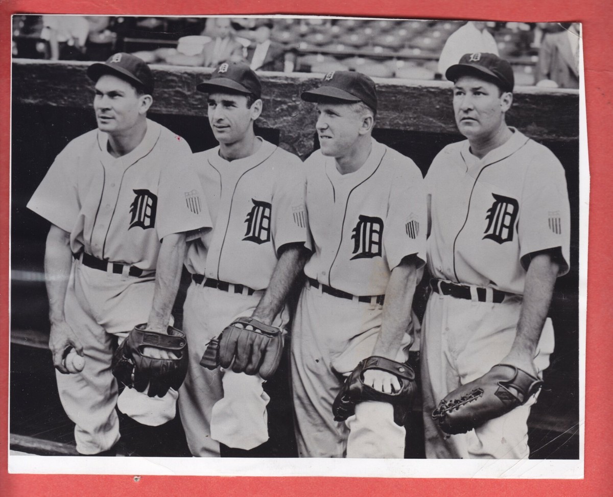 1944 DETROIT TIGERS INFIELD HIGGINS, HOOVER, MAYO, + RUDY YORK