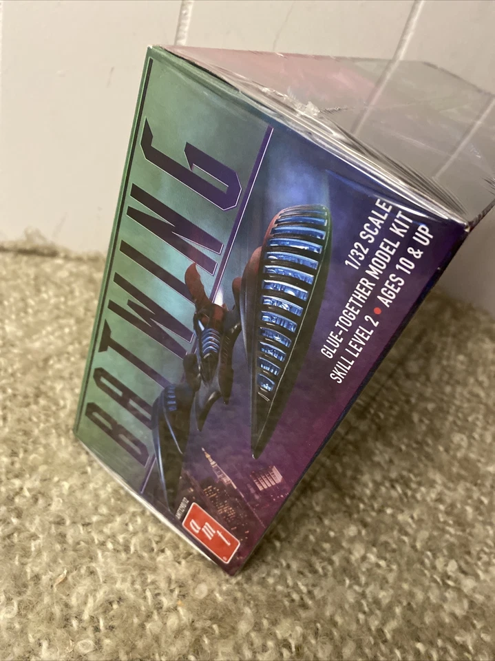 AMT Batman Forever Movie- Batwing Vehicles - Plastic Model Aircraft Kit - 1/32 - Image 4 of 4