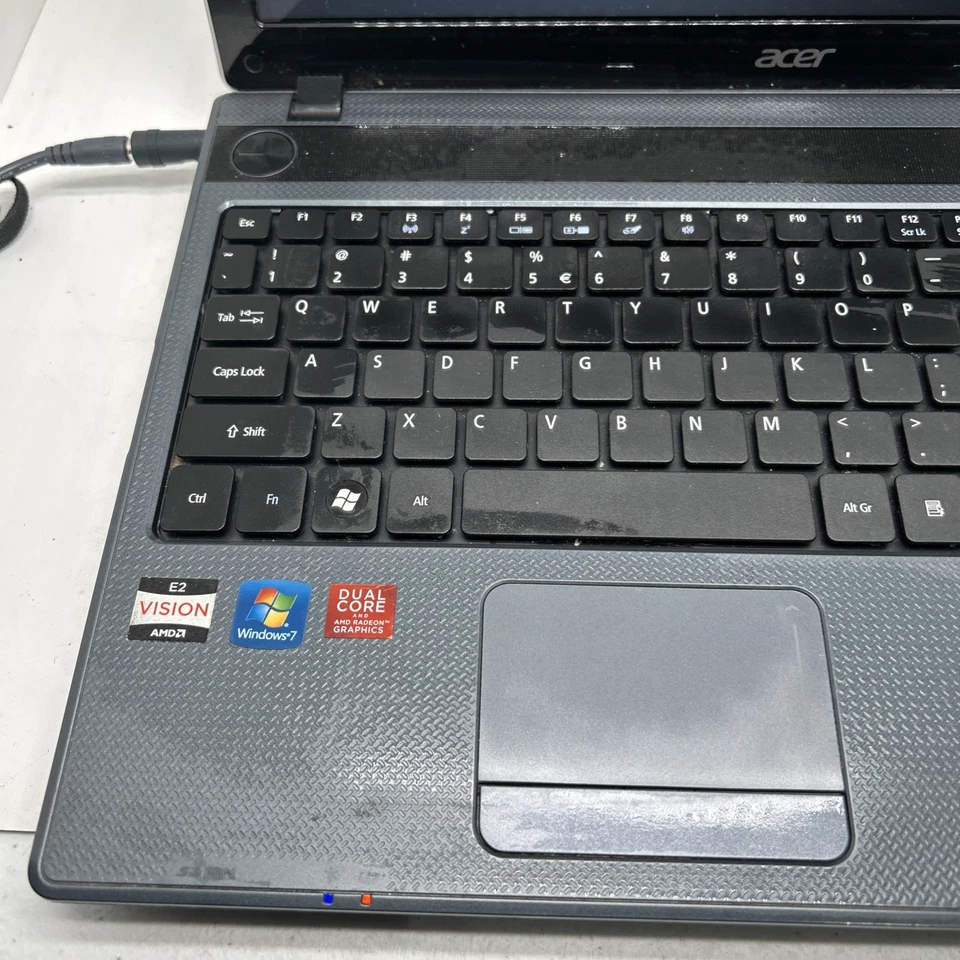 Acer Aspire 5250-BZ455 15,6 pulgadas (320GB, AMD Serie E, 1.6GHz, 3GB)... Leer Foto 3 de 4