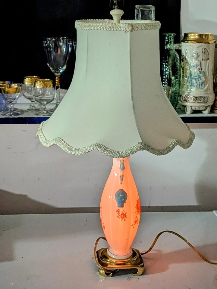 Muy rara; Lámpara Royal Buxton Bone China con base iluminada Foto 4 de 4