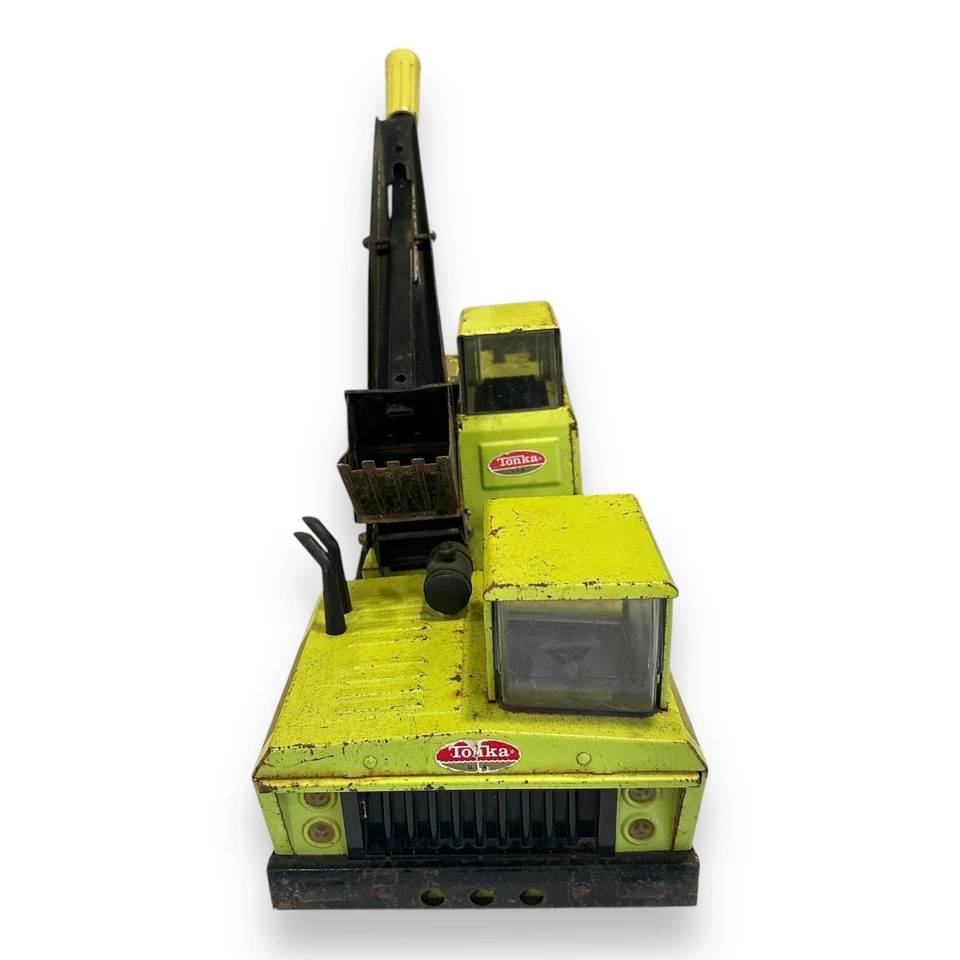 Green Tonka Mighty Shovel 3930  17” Pressed Steel  1970s Vintage Euclid Lime - Image 2 of 4