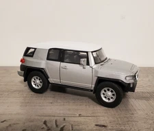 Welly 2007 Toyota FJ Cruiser Silver Pull Back Car 4.75 Inches