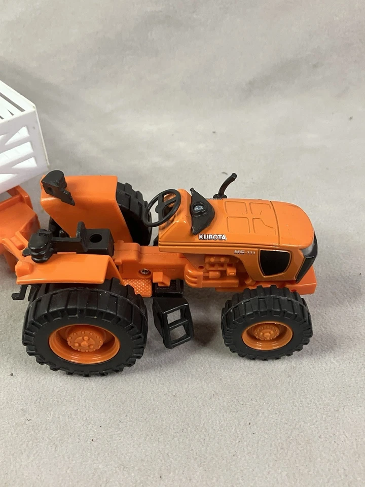 1:43 Kubota Tractor And Trailer - Image 3 of 4