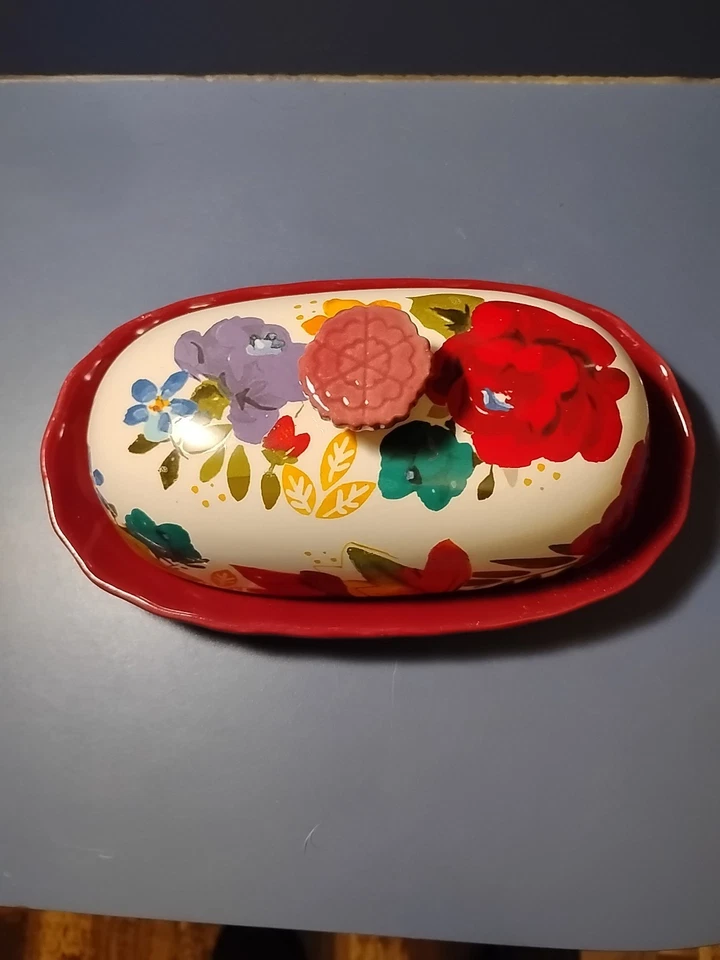 The Pioneer Woman Timeless Floral 6,4 pulgadas Plato de mantequilla con tapa, servidor cubierto Foto 2 de 4