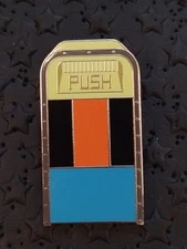 2025 Disney Goofy Character Trash Bin / Trashcan Mystery Trading Pin